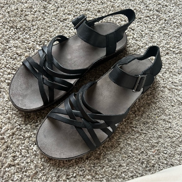 Chaco Fallon Leather Sandals - Picture 10 of 11